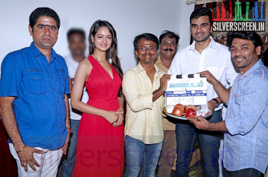 Actor Ashok Selvan, Actress Shanvi Srivastava and Director AR Muurgadoss in Varaipadam Movie Pooja Still
