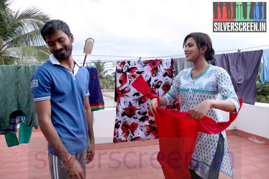 Actor Dhanush and Actress Amala Paul in Velaiyilla Pattathari Movie Stills