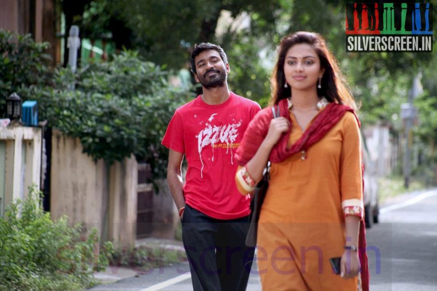 Actor Dhanush and Actress Amala Paul in Velaiyilla Pattathari Movie Stills