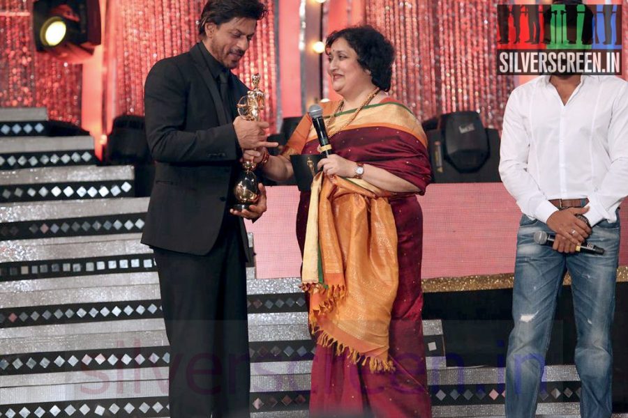 Actor Shahrukh Khan and Actress Latha Rajinikanth at Vijay Awards 2014 Event