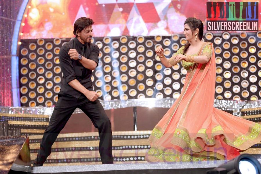 Actor Shahrukh Khan and VJ Divyadarshini at Vijay Awards 2014 Event