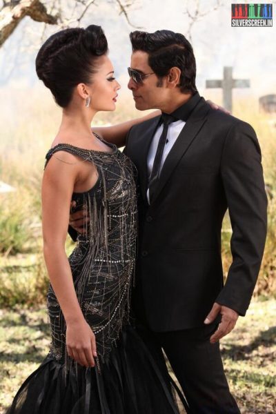 Actor Vikram and Actress Amy Jackson in Ai Movie Stills