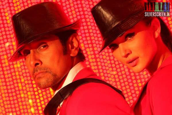 Actor Vikram and Actress Amy Jackson in Ai Movie Stills