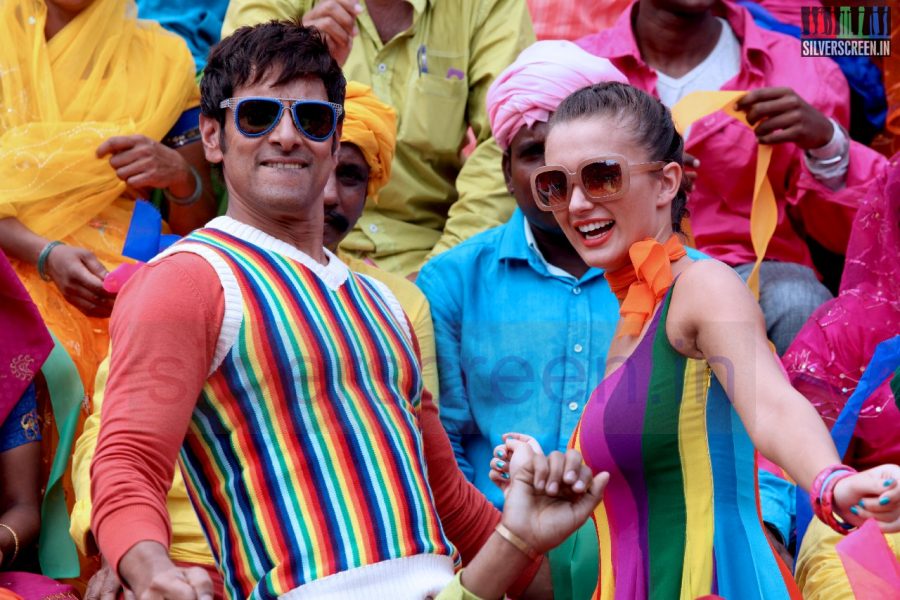 Actor Vikram and Actress Amy Jackson in Ai Movie Stills