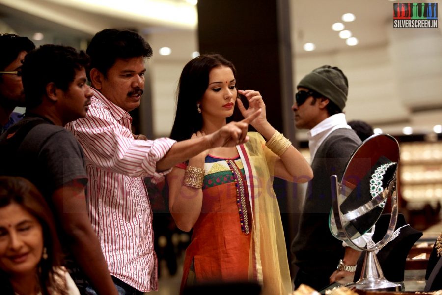 Director Shankar, Actor Vikram and Actress Amy Jackson in Ai Movie Working Stills