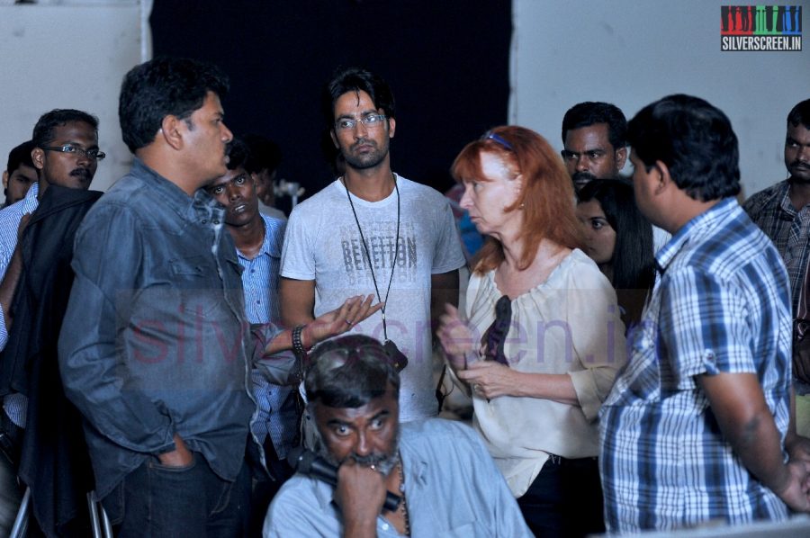 Director Shankar with Mary Vogt in Ai Movie Working Stills