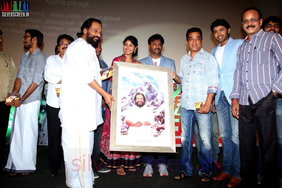 ap-shreethar-paintings-at-sigaram-thodu-audio-launch-event-stills-001