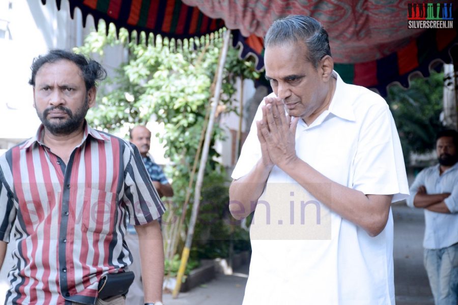 celebrities-k-balachander-son-bala-kailasam-funeral-stills-013