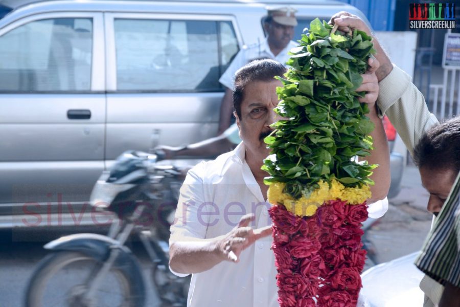 celebrities-k-balachander-son-bala-kailasam-funeral-stills-019