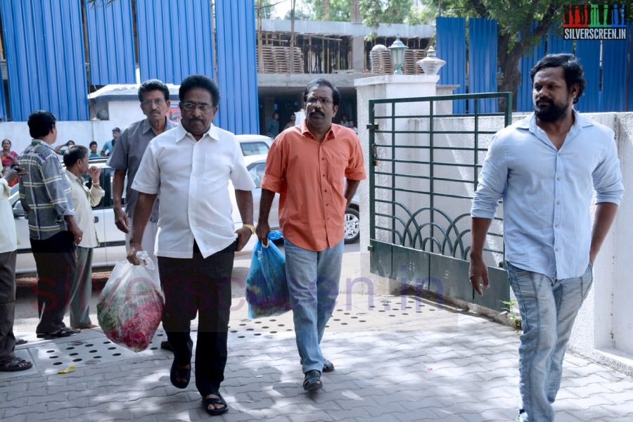 celebrities-k-balachander-son-bala-kailasam-funeral-stills-041