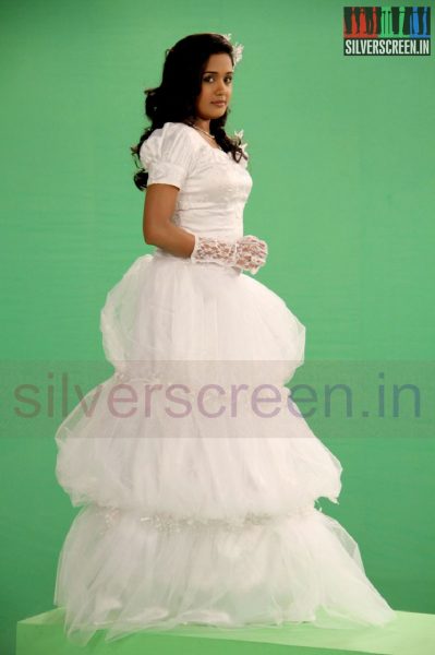 Actress Ananya in Iravum Pagalum Varum Movie Stills