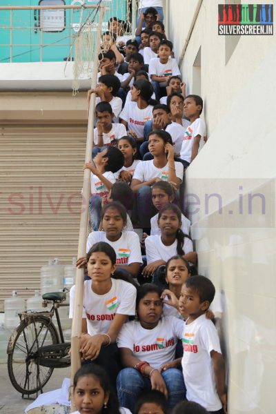 national-flag-hosting-function-by-r-parthiban-lawrence-raghavendra-stills-016