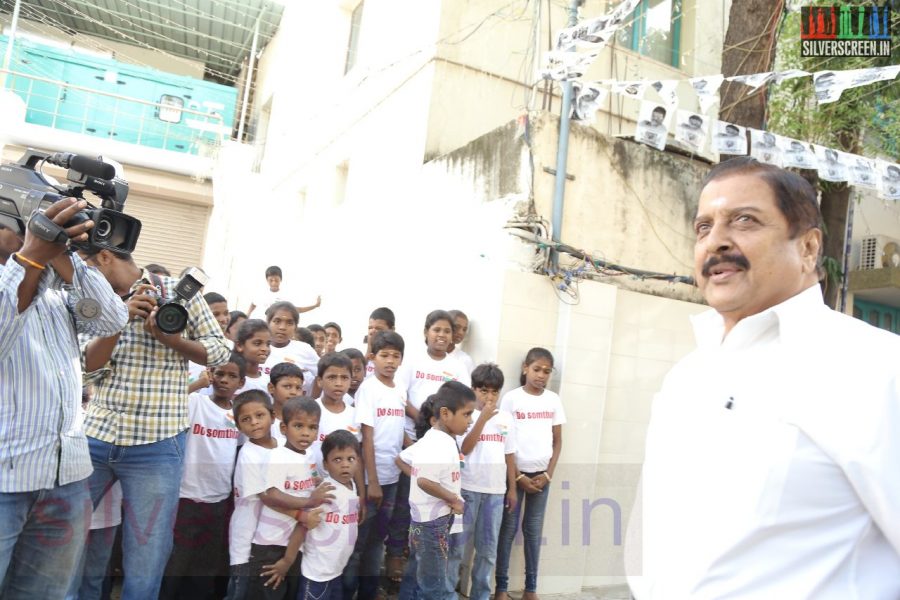 national-flag-hosting-function-by-r-parthiban-lawrence-raghavendra-stills-020