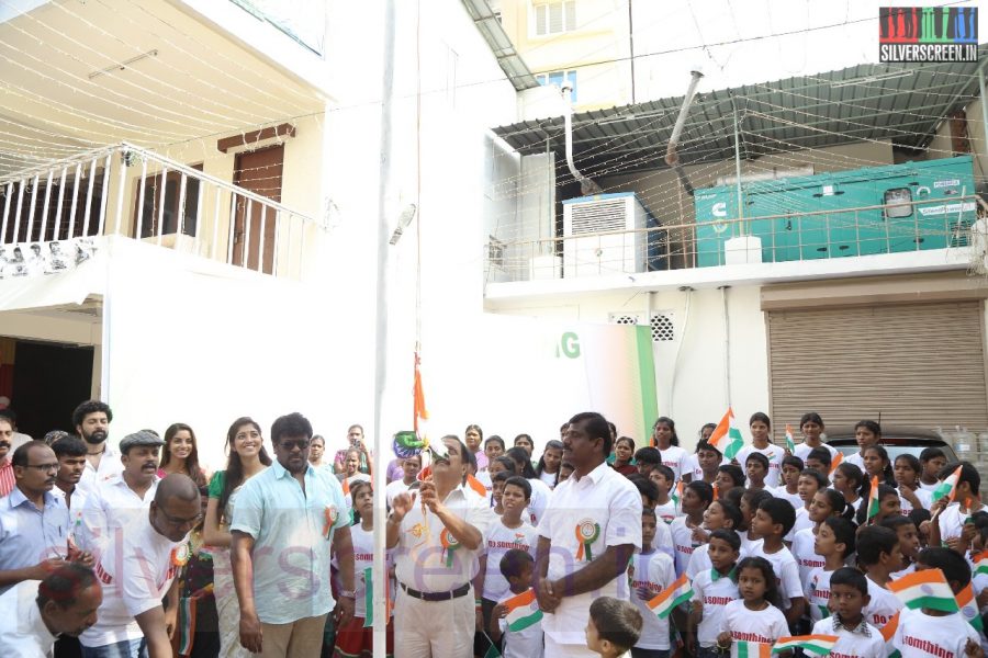 national-flag-hosting-function-by-r-parthiban-lawrence-raghavendra-stills-024