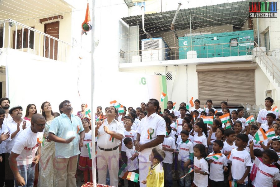 national-flag-hosting-function-by-r-parthiban-lawrence-raghavendra-stills-025