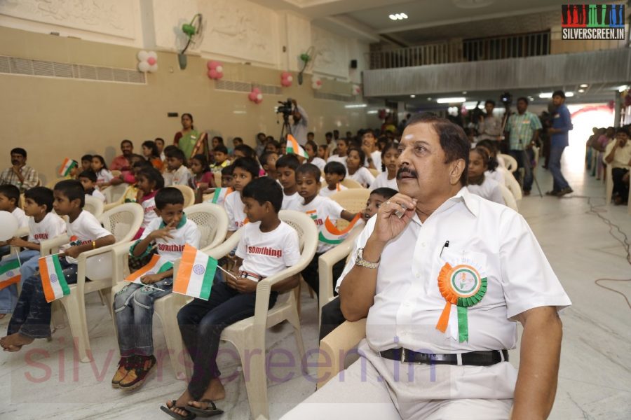 national-flag-hosting-function-by-r-parthiban-lawrence-raghavendra-stills-033