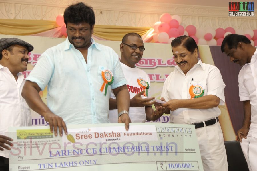 national-flag-hosting-function-by-r-parthiban-lawrence-raghavendra-stills-041