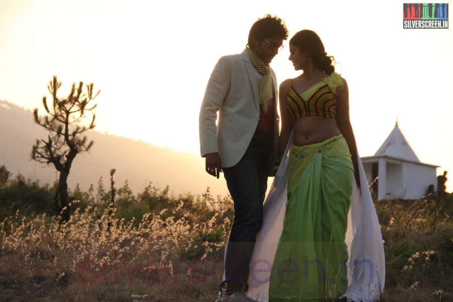 Actor Vikram Prabhu and Actress Monal Gajjar in Sigaram Thodu Movie Stills
