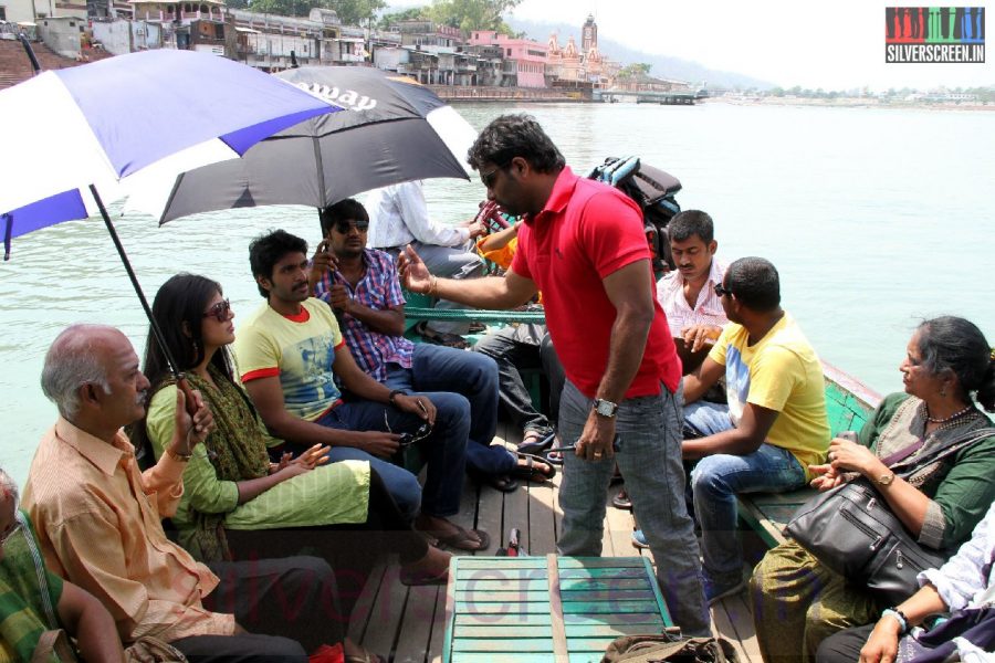 Director Gaurav Narayanan, Actress Monal Gajjar, Actor Vikram Prabhu and Sathish in Sigaram Thodu Movie Stills