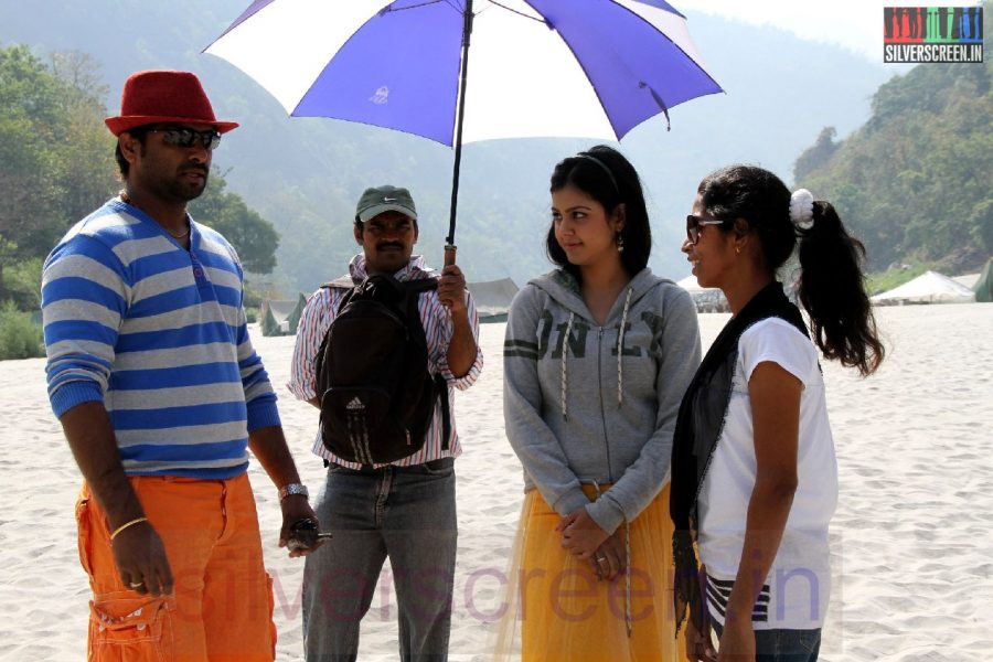 Director Gaurav Narayanan and Actress Monal Gajjar in Sigaram Thodu Movie Stills