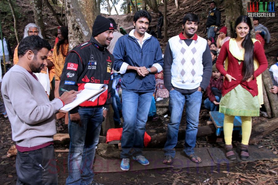 Actor Vikram Prabhu, Sathish and Actress Monal Gajjar in Sigaram Thodu Movie Stills