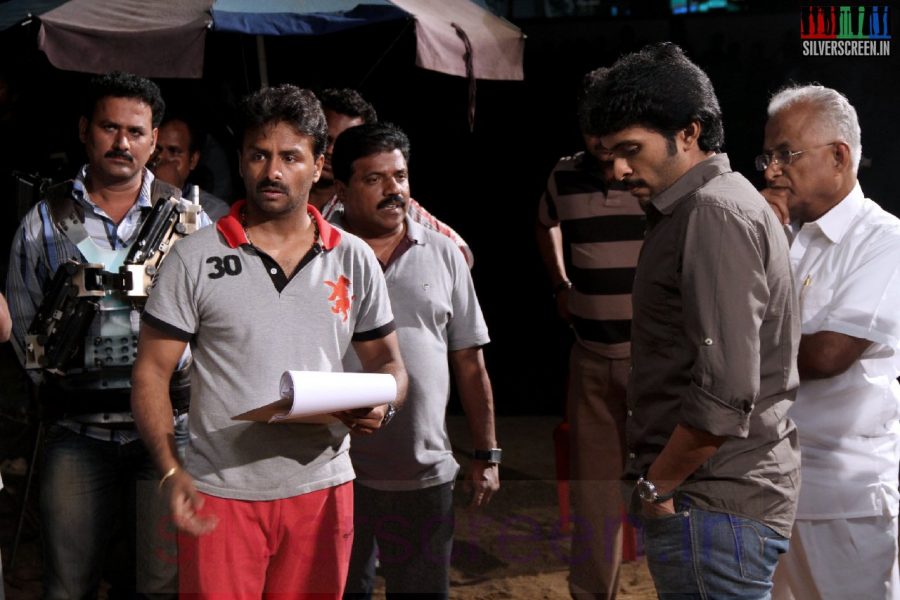 Director Gaurav Narayanan and Actor Vikram Prabhu in Sigaram Thodu Movie Stills
