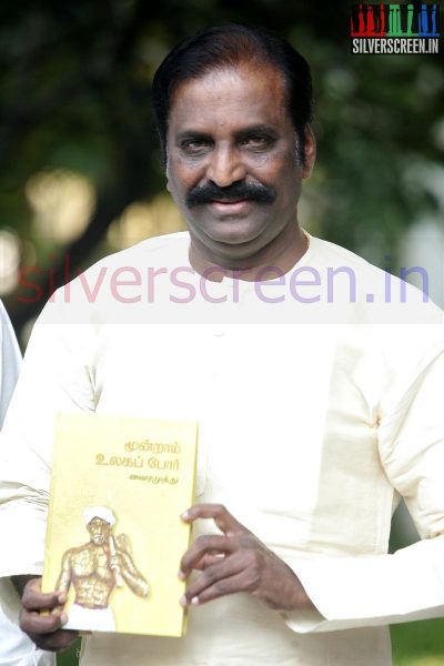 vairamuthu-third-world-war-award-malaysia-press-meet-stills-001