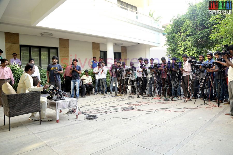 vairamuthu-third-world-war-award-malaysia-press-meet-stills-010