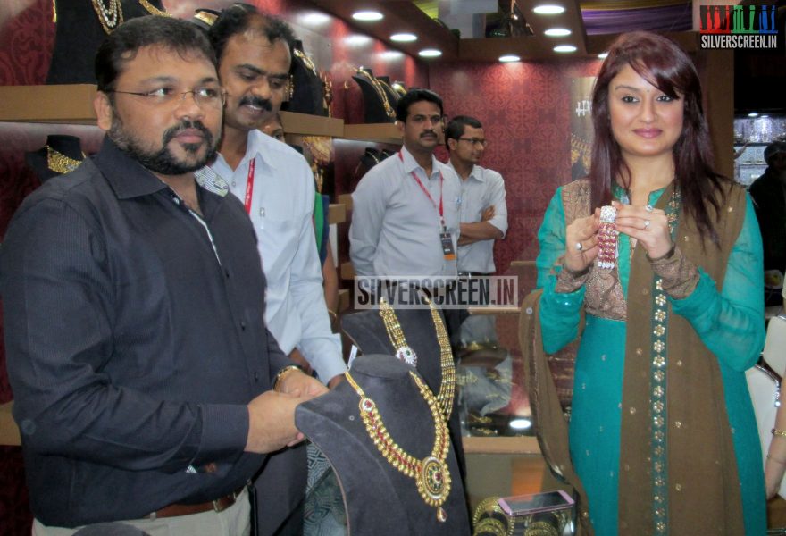 Actress Sonia Agarwal Inaugurates Jewellery Exhibition Stills