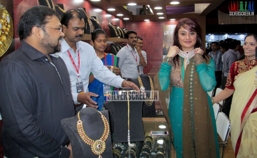 Actress Sonia Agarwal Inaugurates Jewellery Exhibition Stills