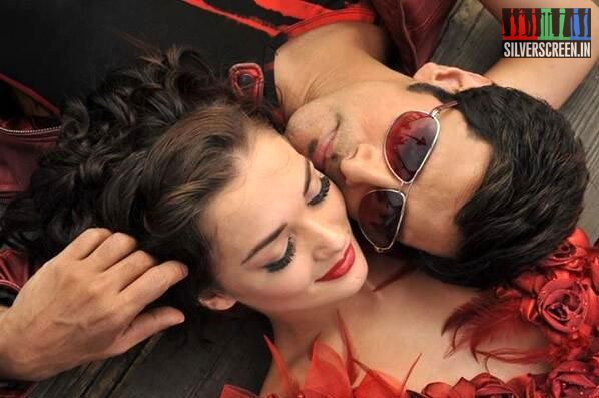 Actor Vikram and Actress Amy Jackson in the movie Ai