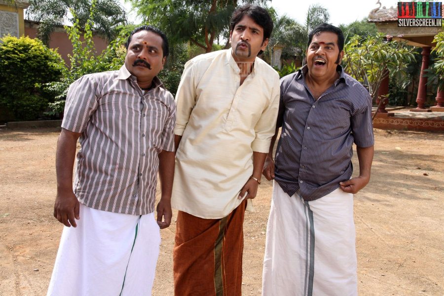 Actor Santhanam in Aranmanai Movie Stills