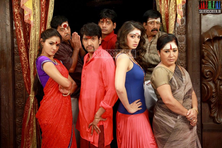 Actress Andrea Jeremiah, Raai Laxmi, Kovai Sarala, Nithin Sathya and Santhanam in Aranmanai Movie Stills