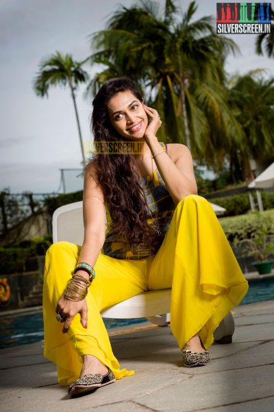 Salony Luthra Exclusive Photoshoot for Silverscreen.in
