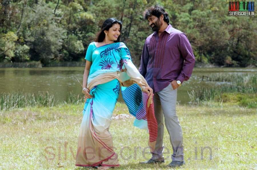 Actor Paarthi and Meera Jasmine in Vingyani Movie Stills