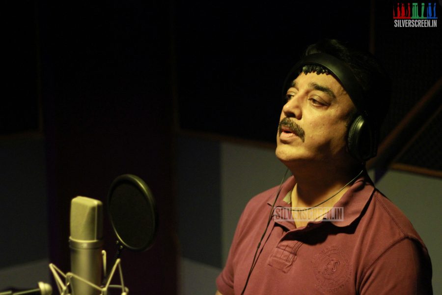 actor-kamal-haasan-singing-for-avam-movie-stills-002