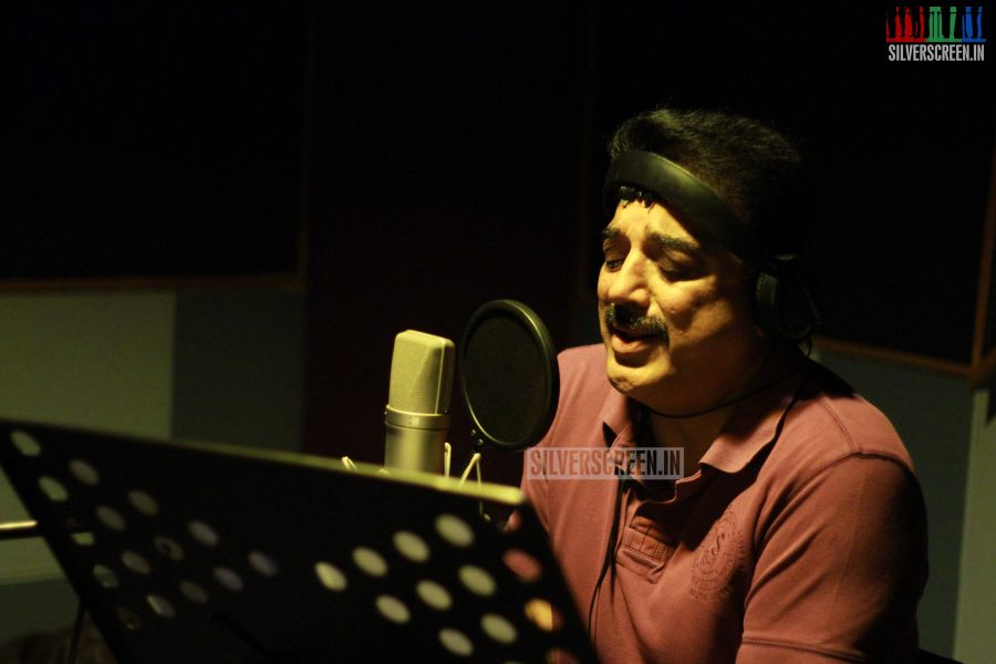 actor-kamal-haasan-singing-for-avam-movie-stills-003