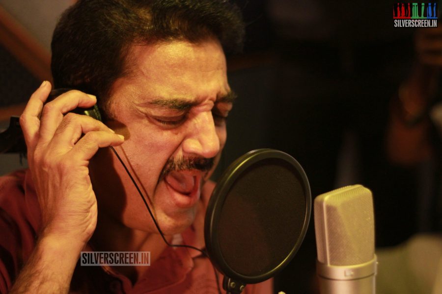 actor-kamal-haasan-singing-for-avam-movie-stills-004