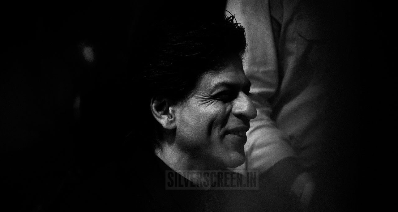 Shah Rukh Khan considers himself for the best Speaker-in-Circles Award