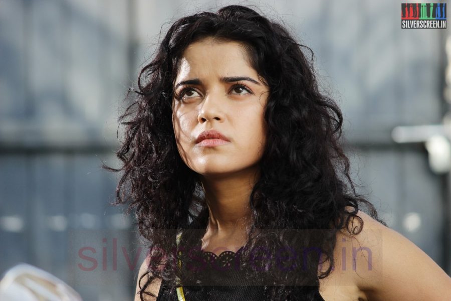 Actress Piaa Bajpai in Nerungi Vaa Muthamidathe Movie Working Stills