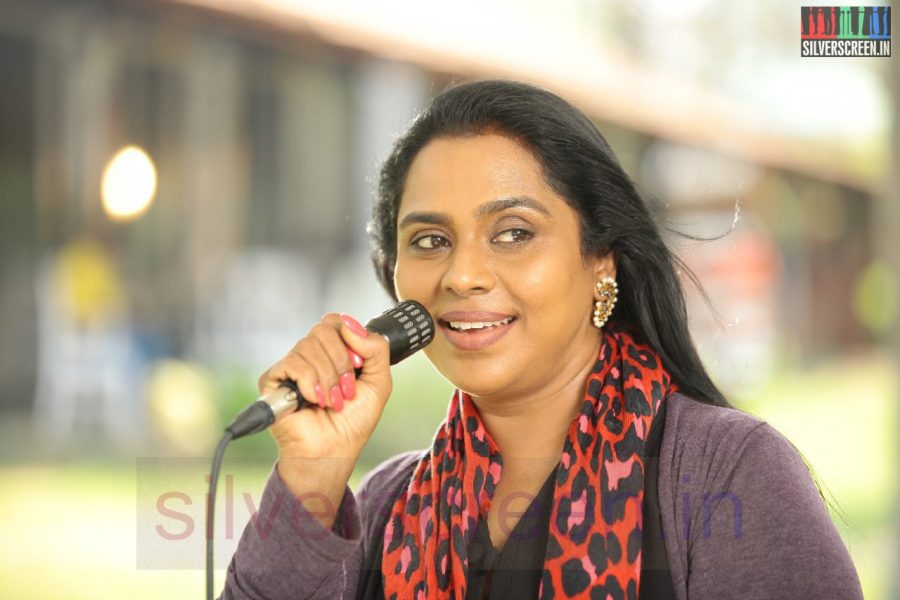 Actress Viji Chandrasekhar in Nerungi Vaa Muthamidathe Movie Working Stills