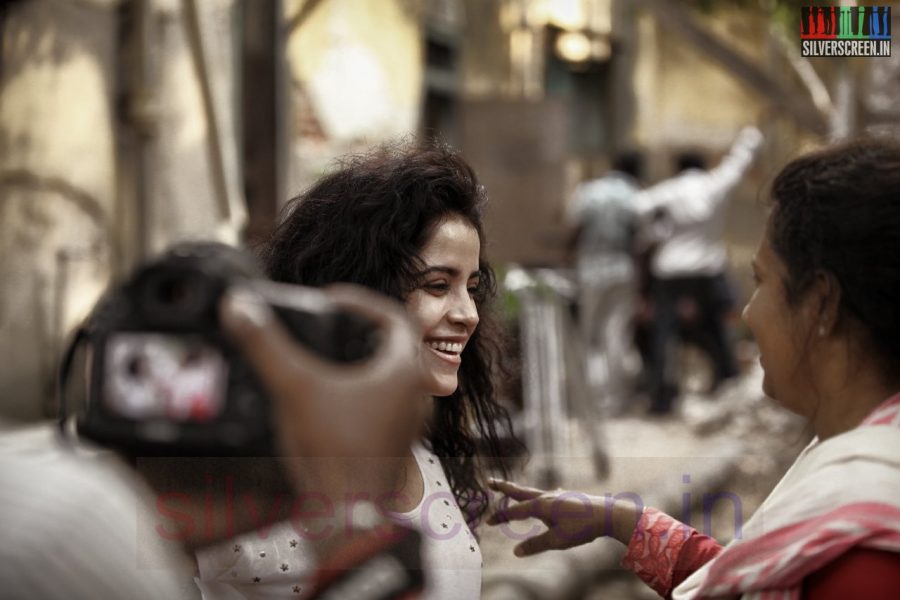 Director Lakshmy Ramakrishnan and Actress Piaa Bajpai in Nerungi Vaa Muthamidathe Movie Working Stills