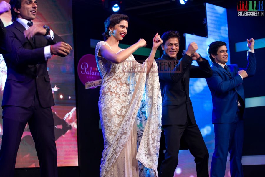 Actor Shahrukh Khan, Deepika Padukone, Sonu Sood at Happy New Year Promo with Palam Silks