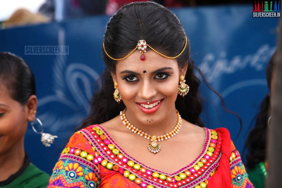 Actress Iniya in Oru Oorla Rendu Raja Movie Stills
