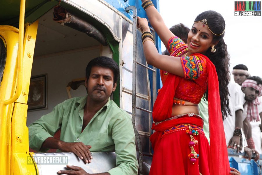 Actor Soori and Iniya in Oru Oorla Rendu Raja Movie Stills