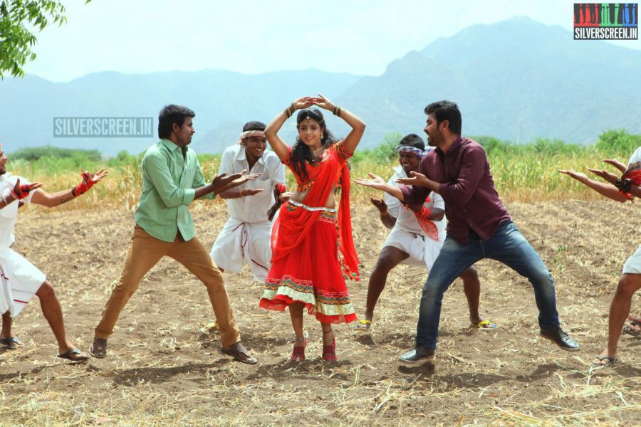 Actor Soori, Vimal and Actress Iniya in Oru Oorla Rendu Raja Movie Stills