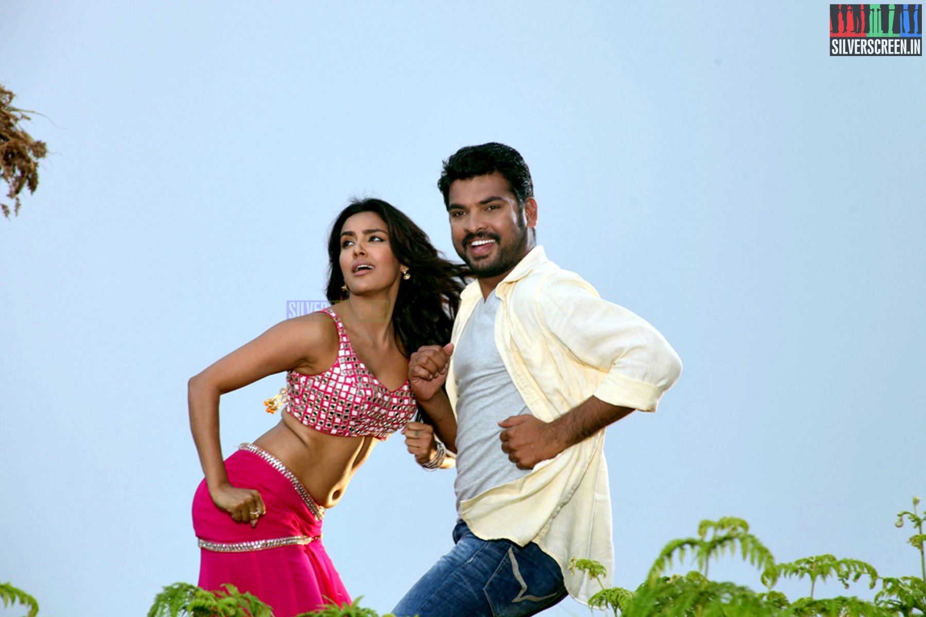 Oru Oorla Rendu Raja Movie Stills – Silverscreen India