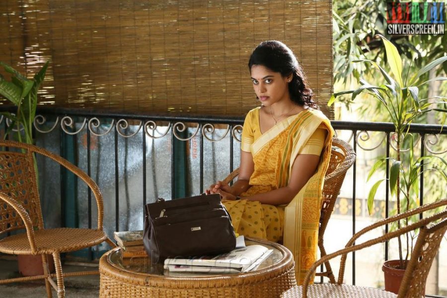 Actress Bindu Madhavi in Tamilukku En Ondrai Aluthavum Movie Stills