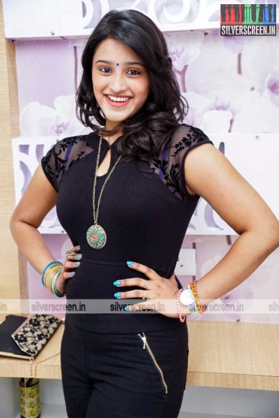 actress-priya-at-salon-launch-photos-010.jpg