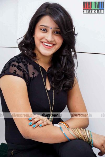 actress-priya-at-salon-launch-photos-016.jpg
